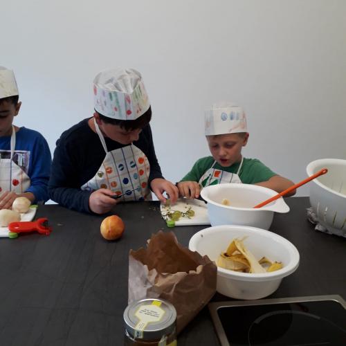 Obstsalat herstellen