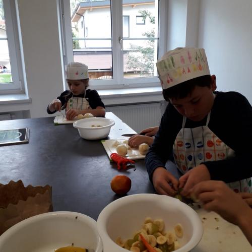 Obstsalat herstellen