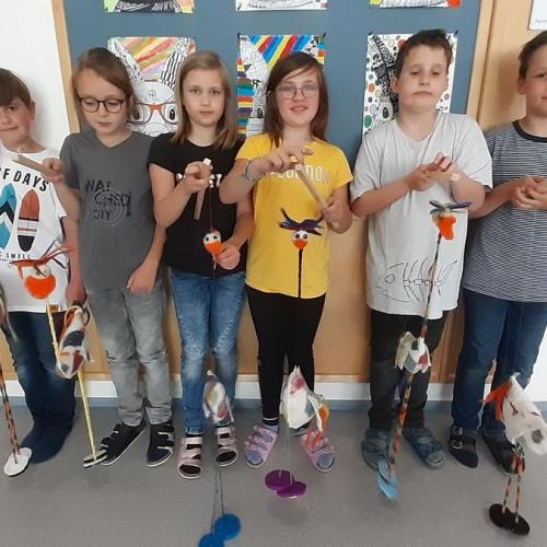 Marionetten aus gefilzten Flächen - Gruppenbild