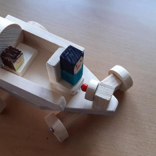 Auto mit lenkbarer Achse 2