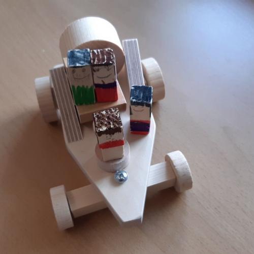 Auto mit lenkbarer Achse 1