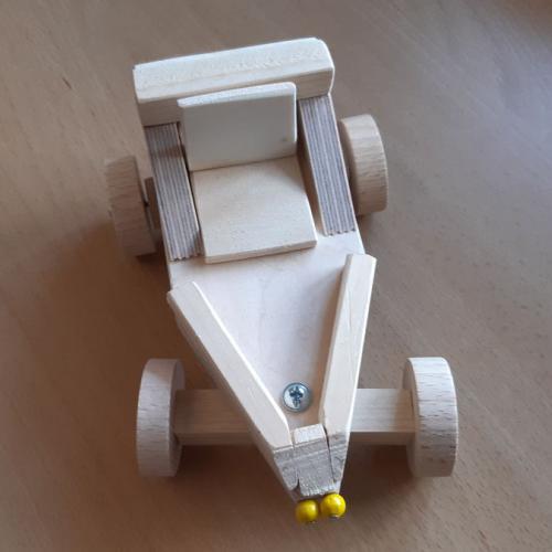 Auto mit lenkbarer Achse 5