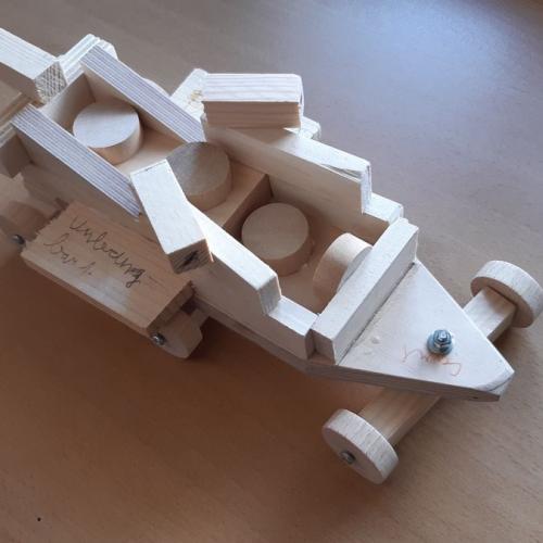 Auto mit lenkbarer Achse 7