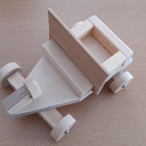 Auto mit lenkbarer Achse 10