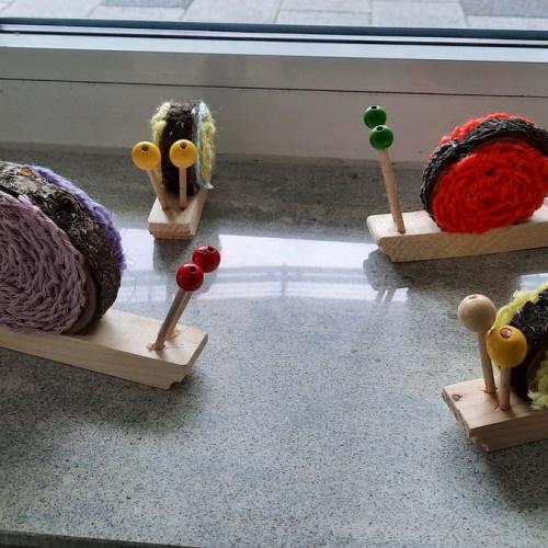 Schnecken mit Häkelschnüren