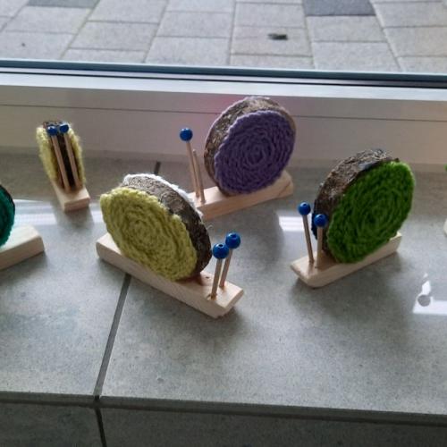 Schnecken mit Häkelschnüren