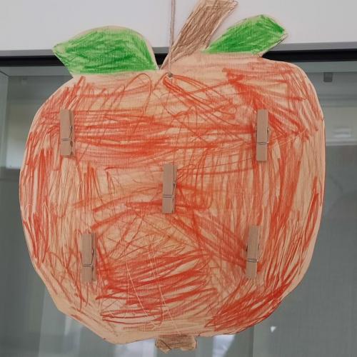 Laubsägearbeit Apfel