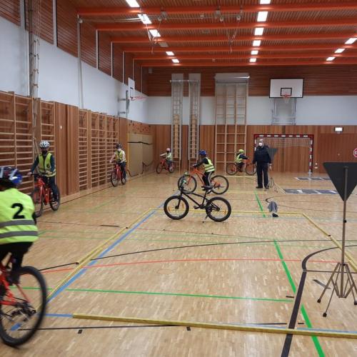 Vorbereitung auf die Radfahrprüfung - erste Übungseinheit