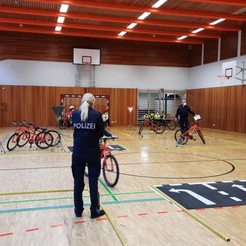 Vorbereitung auf die Radfahrprüfung - erste Übungseinheit