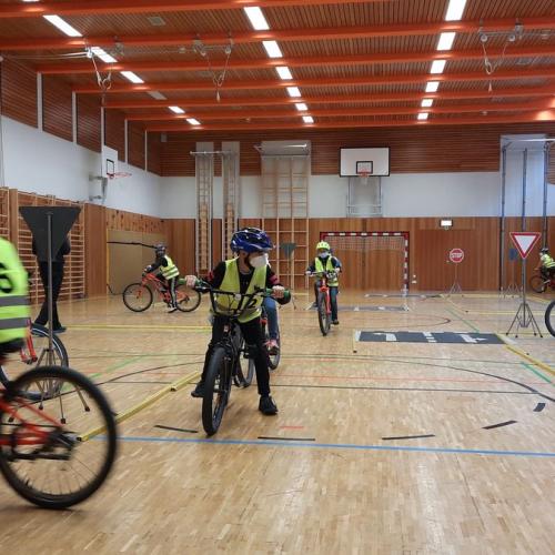 Vorbereitung auf die Radfahrprüfung - erste Übungseinheit