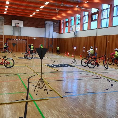 Vorbereitung auf die Radfahrprüfung - erste Übungseinheit