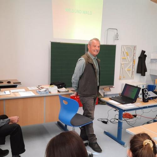 Besuch der Jäger an der Schule