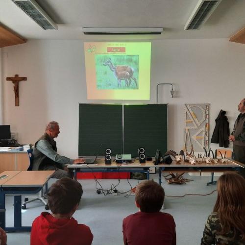 Besuch der Jäger an der Schule