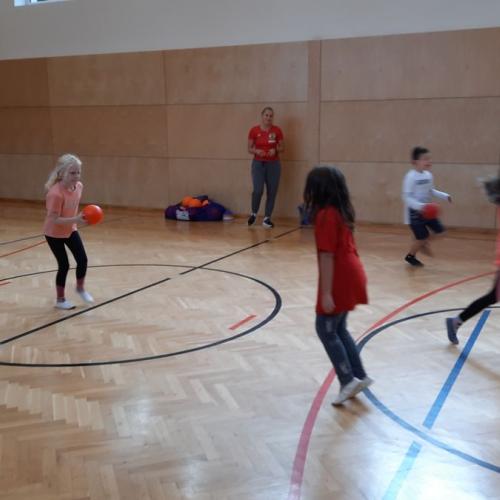 Hopsi Hopper - Ballspiele