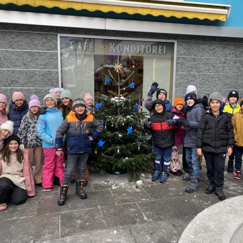 Christbäume schmücken