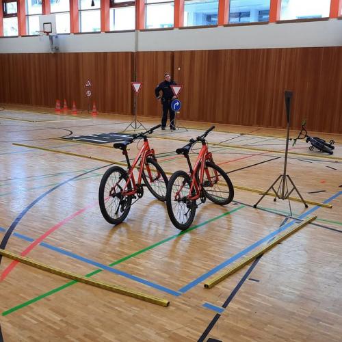 erste Radfahrübung an der Volksschule Bruggen