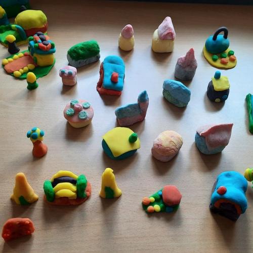 Ein Dorf aus Knetmasse