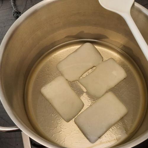 Futterglocken und Futterknödel