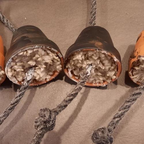 Futterglocken und Futterknödel