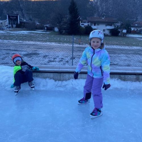 Kinder beim Eislaufen1