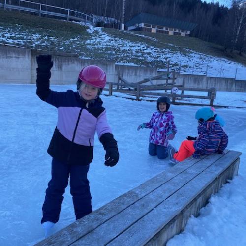 Kinder beim Eislaufen8