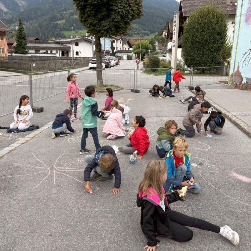 Schulstraße bemalen