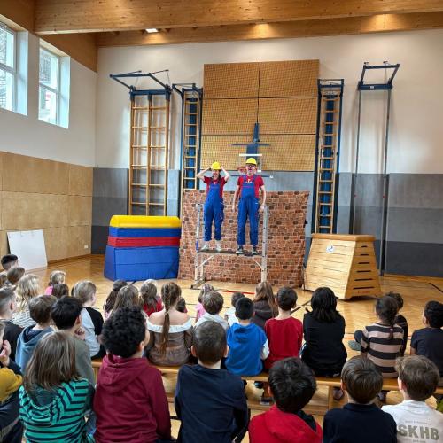 Helfen mit Herz Aufführung der Clowns