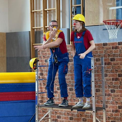 Helfen mit Herz Aufführung der Clowns