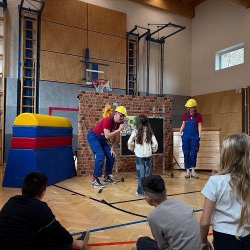 Helfen mit Herz Aufführung der Clowns