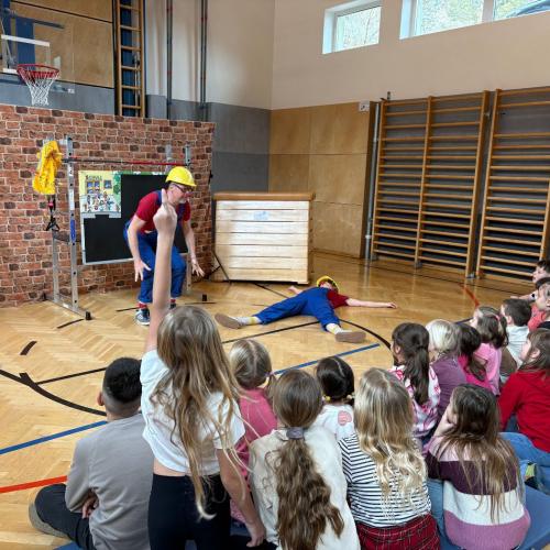 Helfen mit Herz Aufführung der Clowns