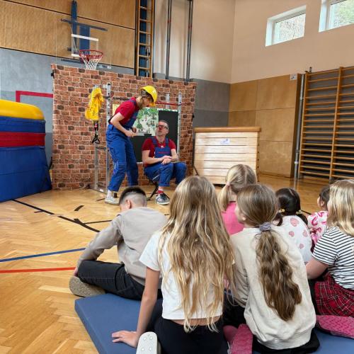 Helfen mit Herz Aufführung der Clowns