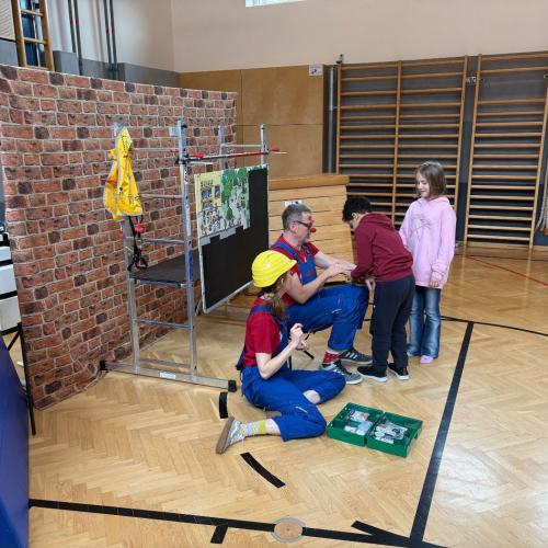 Helfen mit Herz Aufführung der Clowns