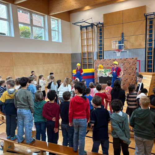 Helfen mit Herz Aufführung der Clowns