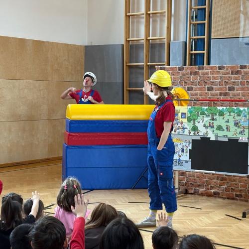 Helfen mit Herz Aufführung der Clowns