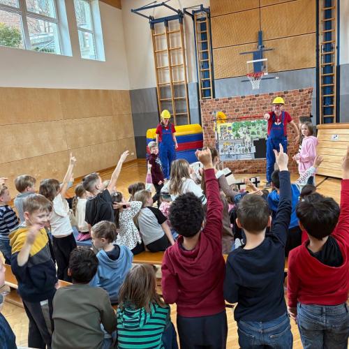 Helfen mit Herz Aufführung der Clowns