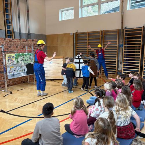 Helfen mit Herz Aufführung der Clowns