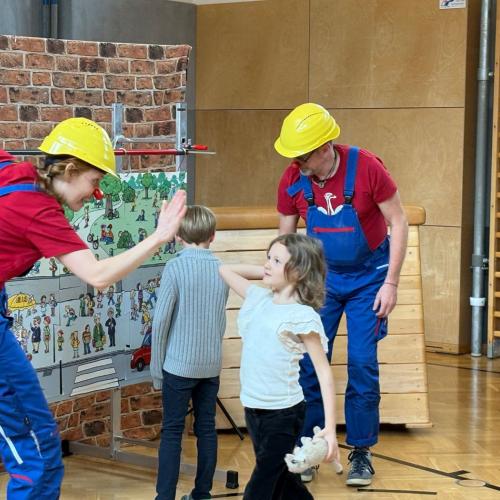 Helfen mit Herz Aufführung der Clowns