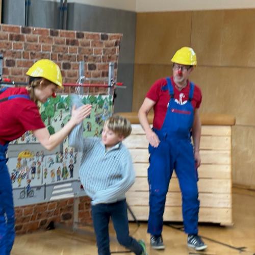 Helfen mit Herz Aufführung der Clowns