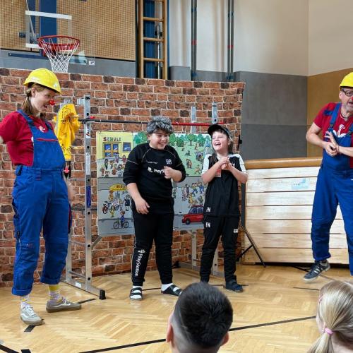 Helfen mit Herz Aufführung der Clowns