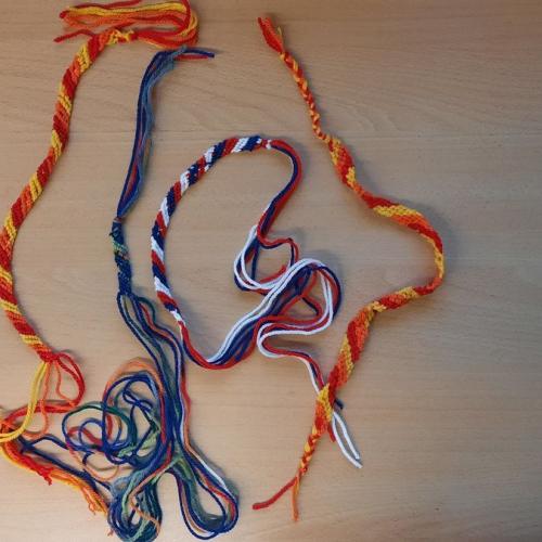 geknüpfte Freundschaftsarmbänder