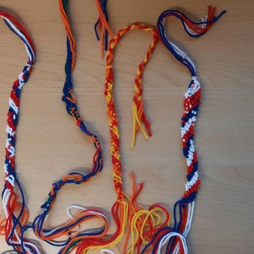 geknüpfte Freundschaftsarmbänder