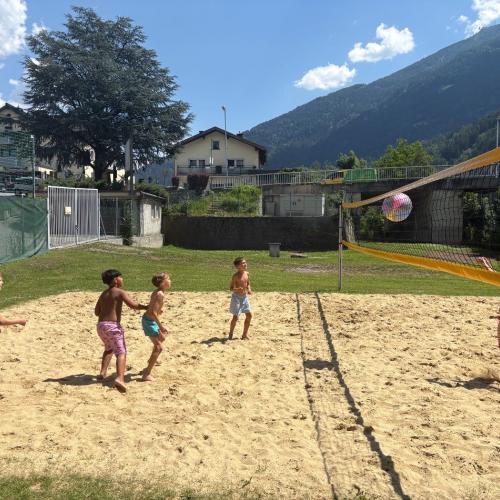 Schwimmen im Freibad Perjen