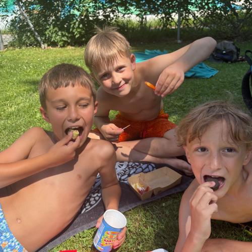 Schwimmen im Freibad Perjen