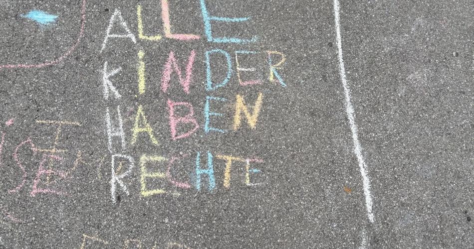 Schulstraße bemalen