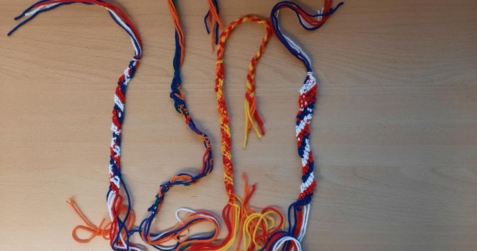 geknüpfte Freundschaftsarmbänder